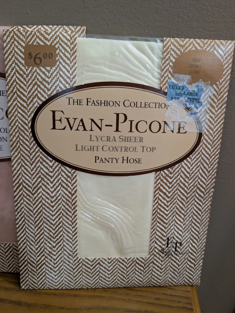 Vintage Evan Picone sheer control top pantyhose, colors:Ivory&Pearl size: Long